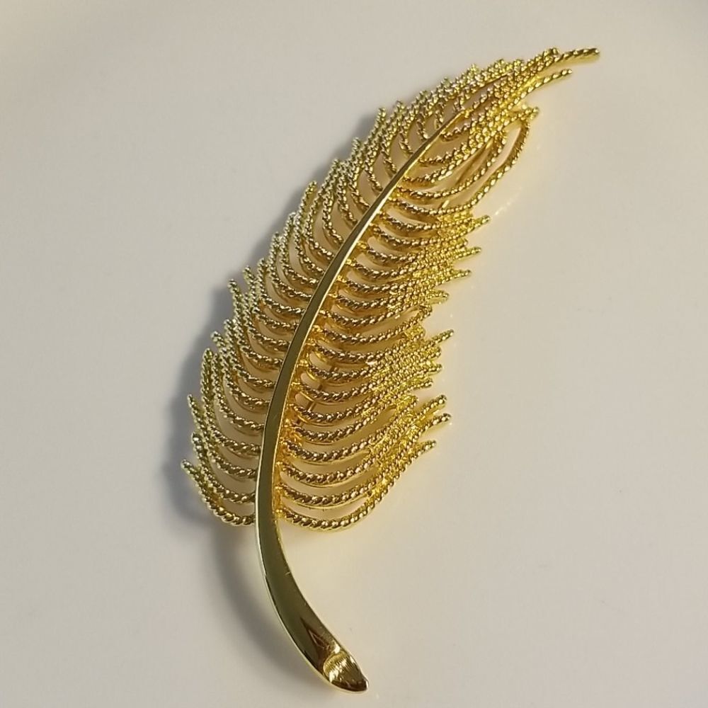 Vintage: 60's Monet Leaf Brooch
